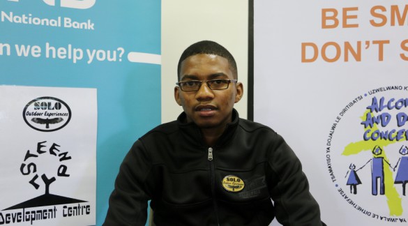 Trevor Stal, hooffasiliteerder van SOLO Outdoor Experiences, tydens die video-onderhoude wat eersdaags ook op talkUBUNTU-Slypsteen se internasionale platvorm te siene sal wees. Hy’t die hoop uitgespreek dat die huidige strukture op plaaslike regeringsvlak ook ‘n bydrae sal lewer om die jeug by te staan op die moeilike pad van volwassenheid